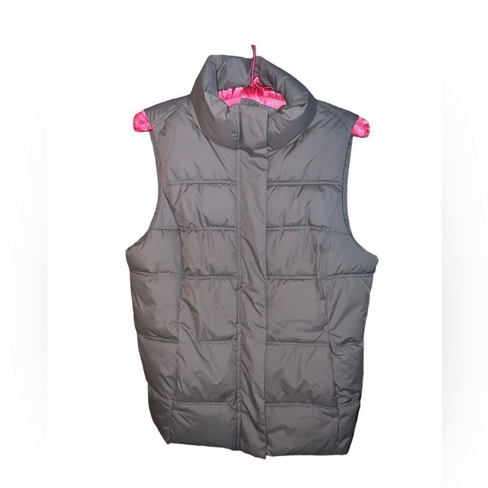 Gap full zip‎ grey puffer vest size medium